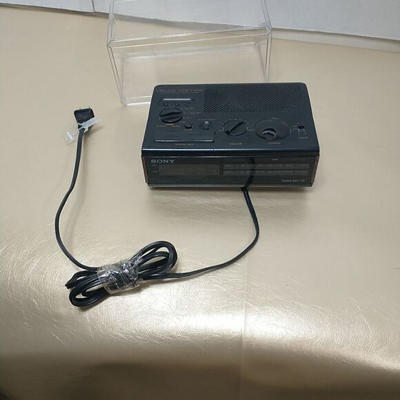 Sony Dream Machine ICF-C4W Walnut WoodGrain Digital AM/FM Alarm Clock Radio 1980 - Picture 7 of 7